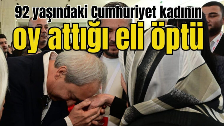 92 yaşındaki Cumhuriyet kadınının oy verdiği eli öptü