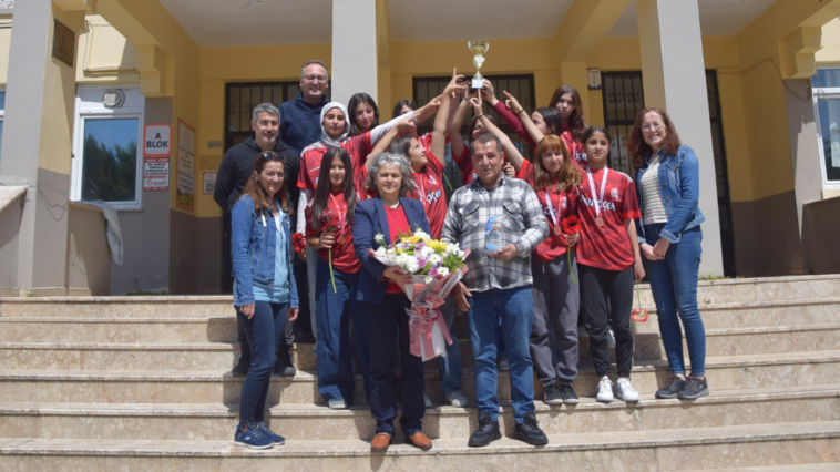 Aksulu sporcular yerel esnafı unutmadı