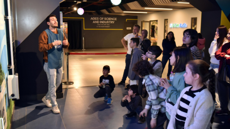 Antalya Bilim Merkezi 7'den 77'ye herkesin ilgisini çekiyor