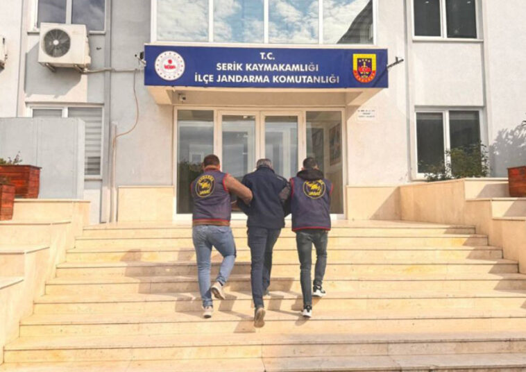 Antalya'da aranan 212 kişi yakalandı