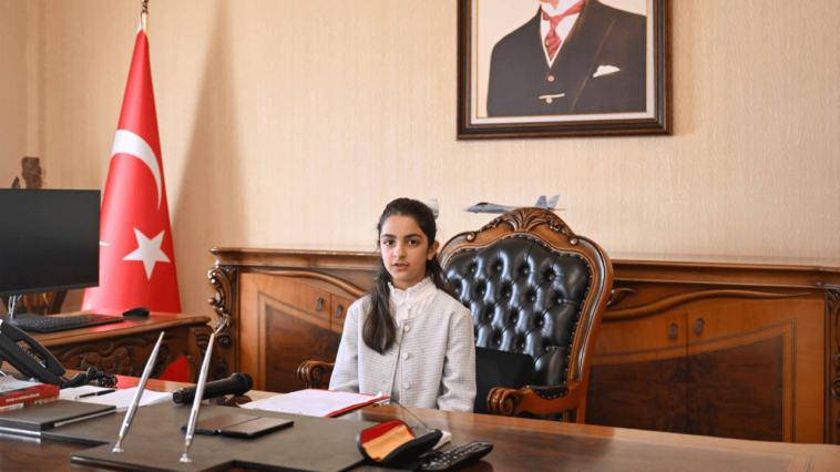 Antalya'nın çocuk valisi göreve başladı