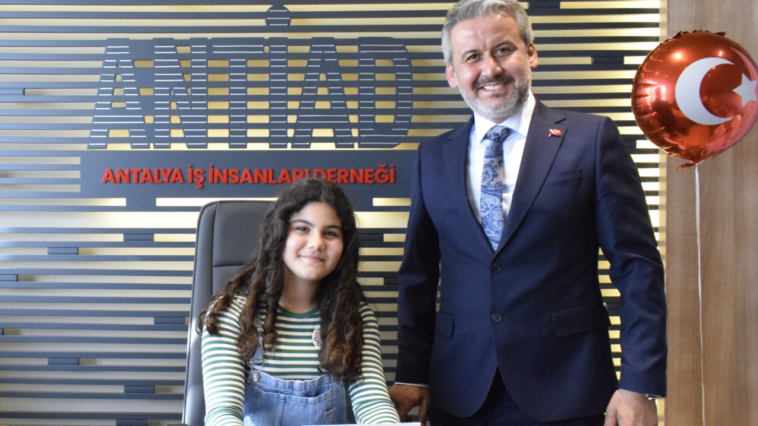 ANTİAD Başkanı koltuğunu devretti