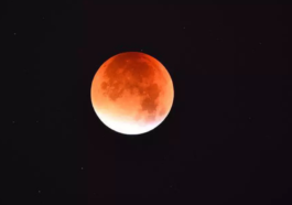 Ay bu gece renk değiştirecek