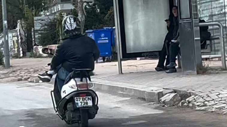 Çılgın motosiklet sürücüsü Antalya trafiğini karıştırdı