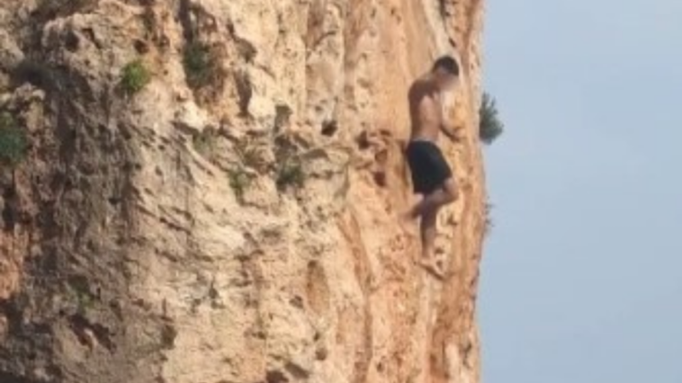 Falezlerden tehlikeli atlayış