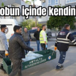 Gardırobun içinde kendini yak
