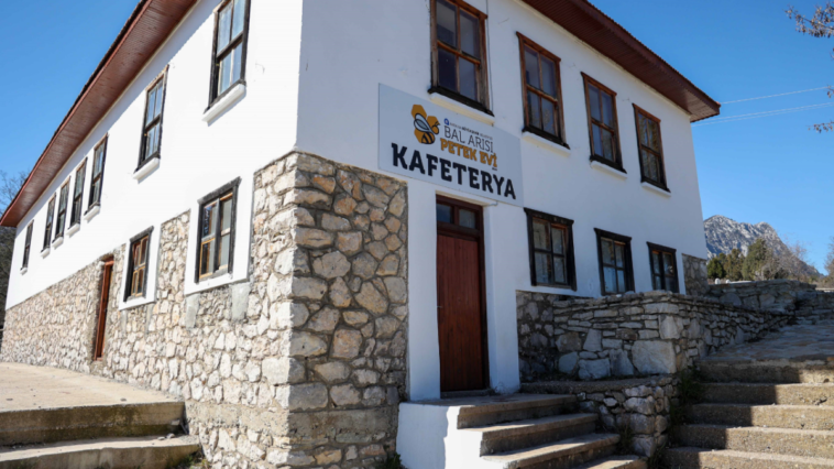 İbradı Ürünlü'de 'Bal Arısı Petek Evi' açılıyor