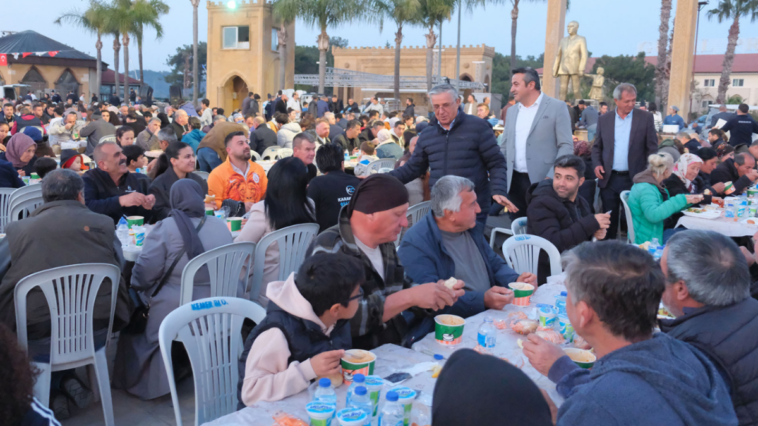 Kemer Belediyesi Tekirova'da iftar yemeği düzenledi