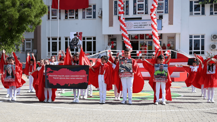 Kemer'de 23 Nisan kutlaması