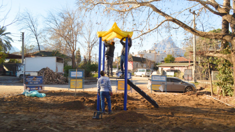 Konyaaltı’nda yol ve okul çizgisi yenileniyor