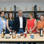 Muratpaşa'da kadın kooperatifleri mağazası yedi gün hizmet veriyor