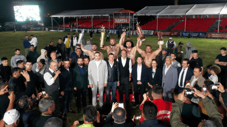 Muratpaşa'nın pehlivanı sezona altın kemerle başladı