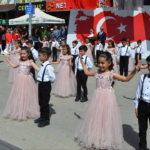 Serikli öğrenciler, 'Atatürk'ün son balosu'nu canlandırdı