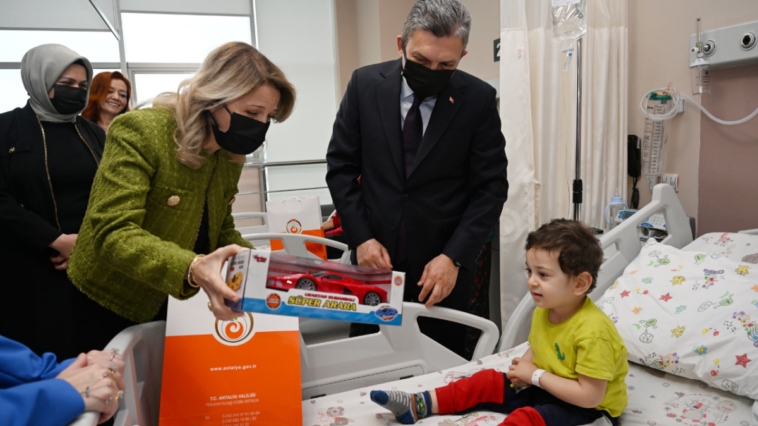 Vali Şahin'den huzurevi ziyareti