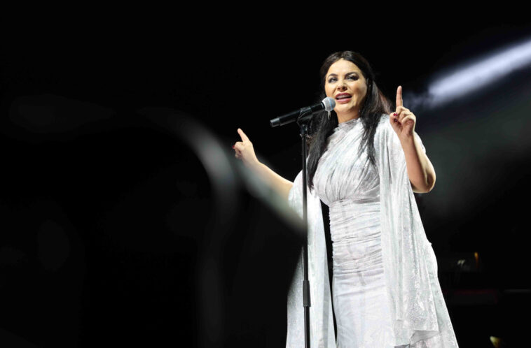 Zara'dan duygusal ve coşkulu şarkılar