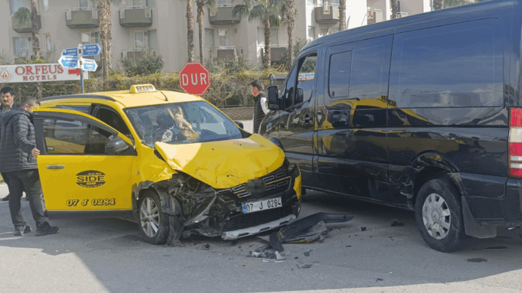 2 İngiliz turist kazada yaralandı