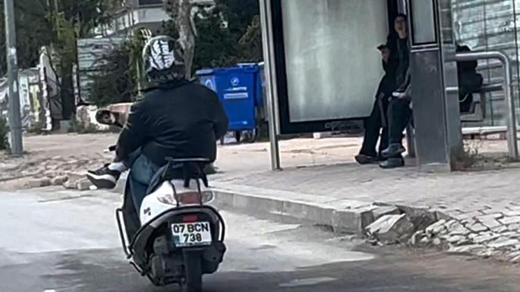 Motosiklette bacak bacak üstüne atıp yolculuk yaptı