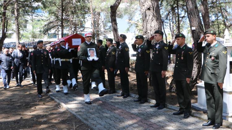 Kıbrıs gazisine askeri tören