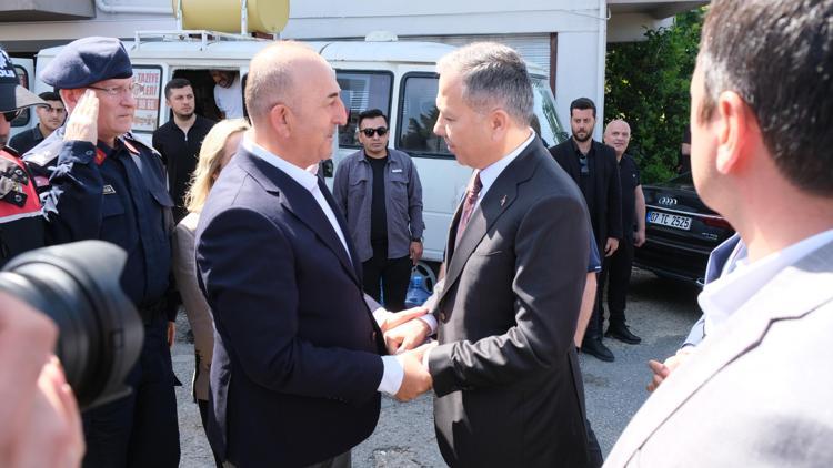 Bakan Yerlikaya ile KKTC Başbakanı Üstelden Çavuşoğluna taziye ziyareti