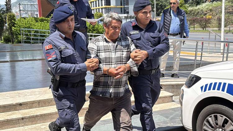 Koyuna kalın iple vurup, defalarca tekmeleyen şüpheli tutuklandı  (2)