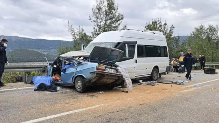 Adana'da korkunç kaza: Aynı aileden 5 kişi öldü, 10 yaralı
