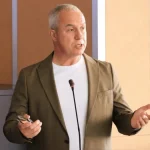 Alanya Belediye Başkanı Özçelik görevi bırakıyor