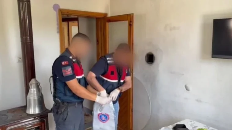 Alanya'da yasa dışı silah operasyonu