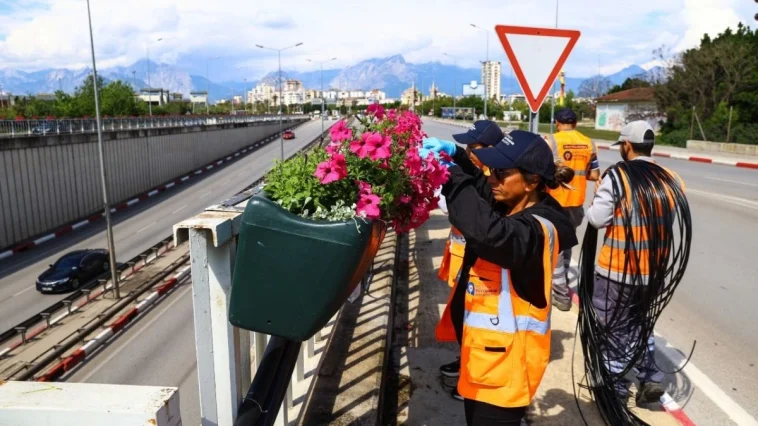 Antalya yaz renklerine bürünüyor