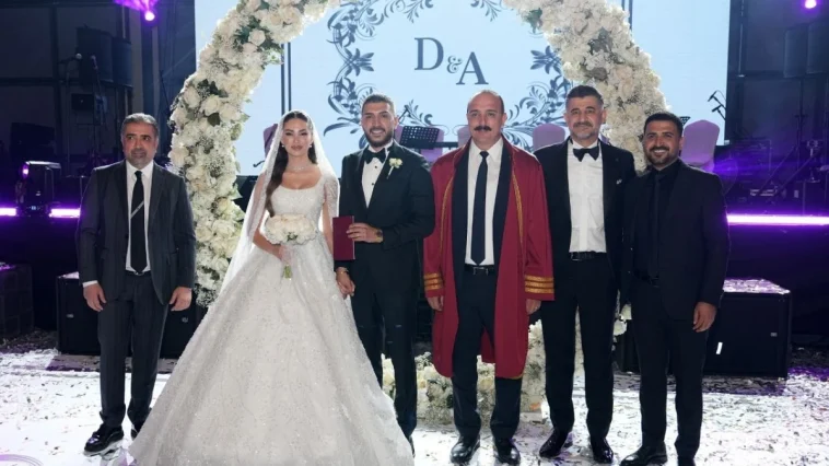 Antalya'da genç çifte görkemli düğün