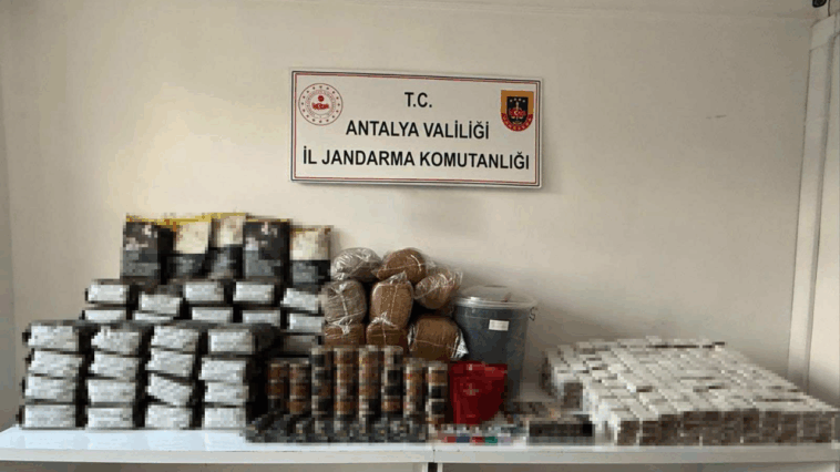 Antalya’da kaçak çay ve tütün operasyonu