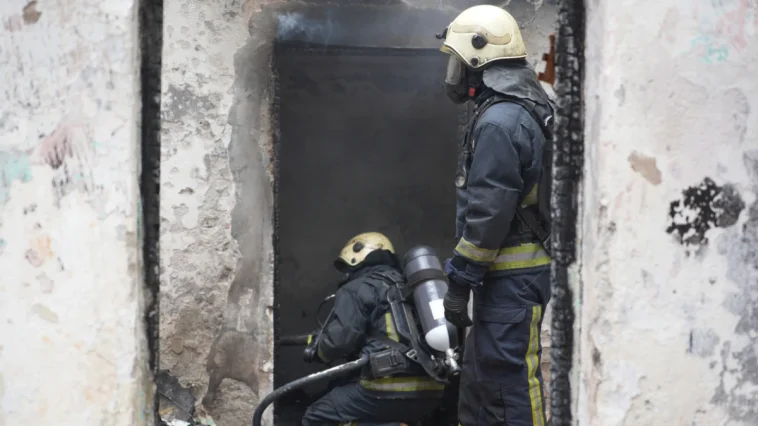 Antalya'da metruk binadaki yangın korkuttu