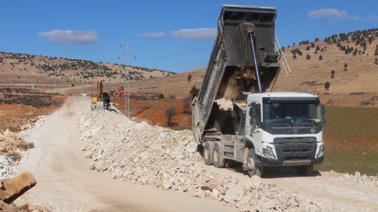 Büyükşehir’den Korkuteli grup yollarında çalışma