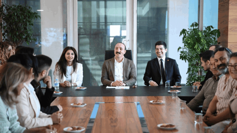 CHP Konyaaltı'ndan kol kola