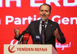 Erbakan Antalya İl Kongresi’ne katıldı