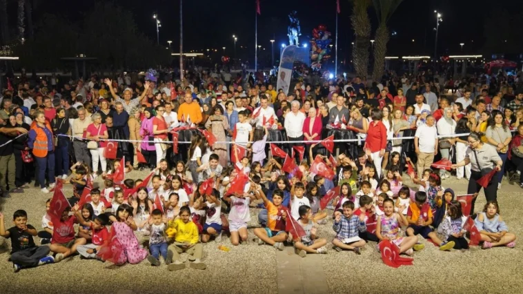 Finike'de bayram coşkuyla kutlandı