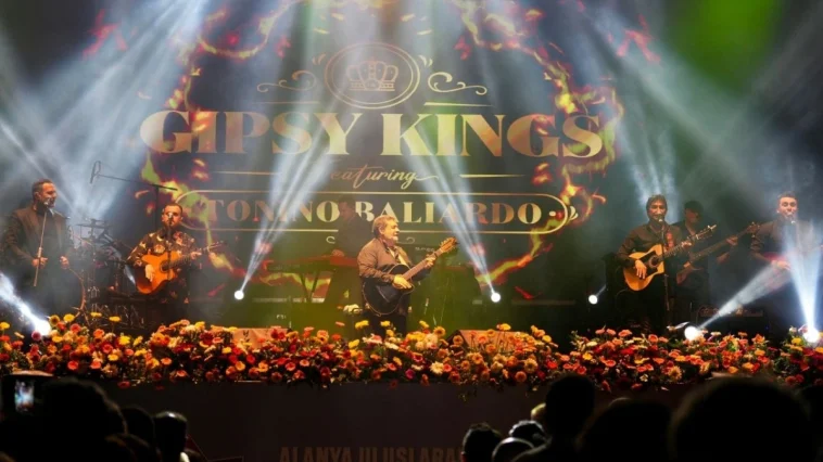 Gipsy Kings Alanya'da konser verdi