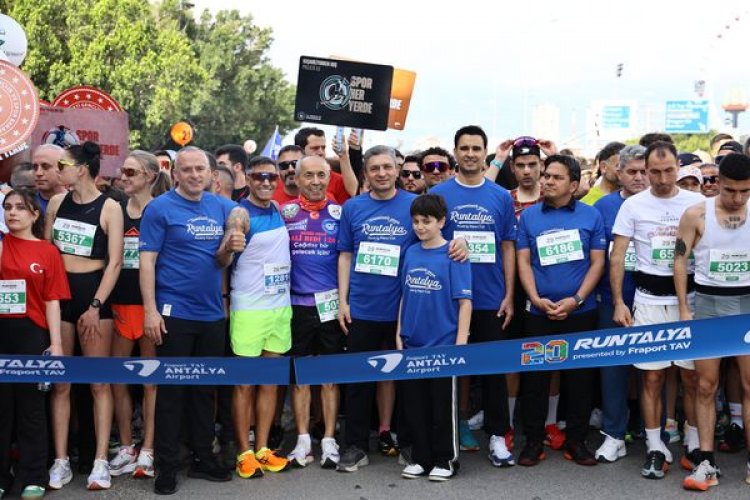 RUNTALYA MARATONU BÜYÜK COŞKUYA SAHNE OLDU