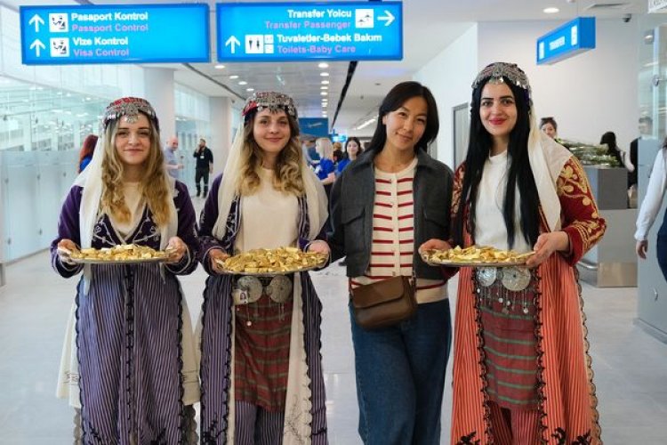 image_750x_680108f3de482