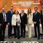 YENİLENEN ANTALYA HAVALİMANI İLK YOLCULARINI KARŞILADI