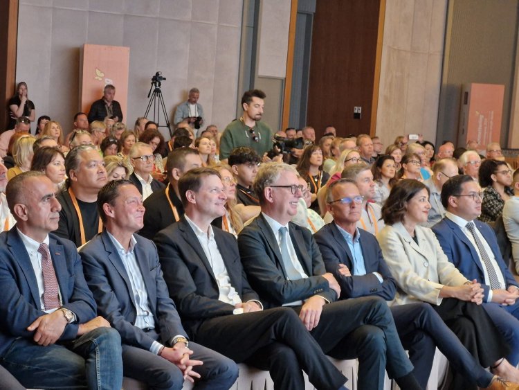 image_750x_6812220bee2aa