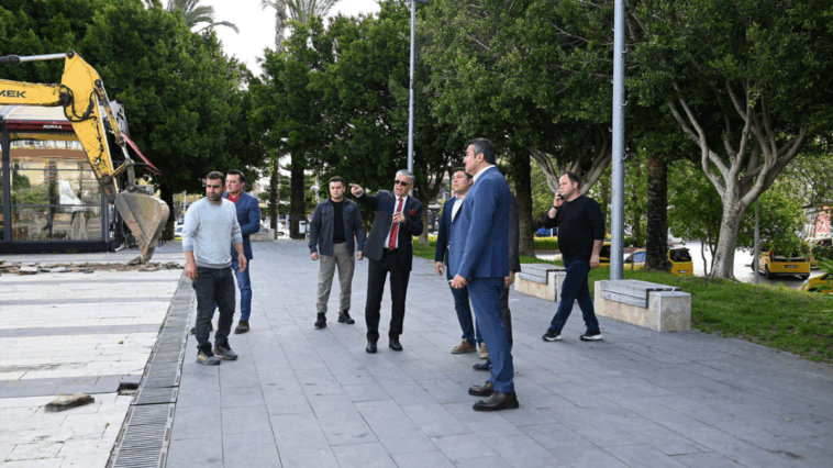 Kemer Cumhuriyet Meydanı’nda tadilat çalışması