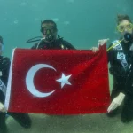 Kemer’de kraliçe adayları dalış yaptı