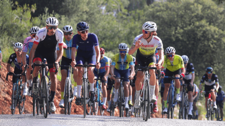 Kemer’de pedallar dostluk için döndü