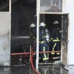 Kıvılcımdan çıkan yangın 5 iş yerine zarar verdi