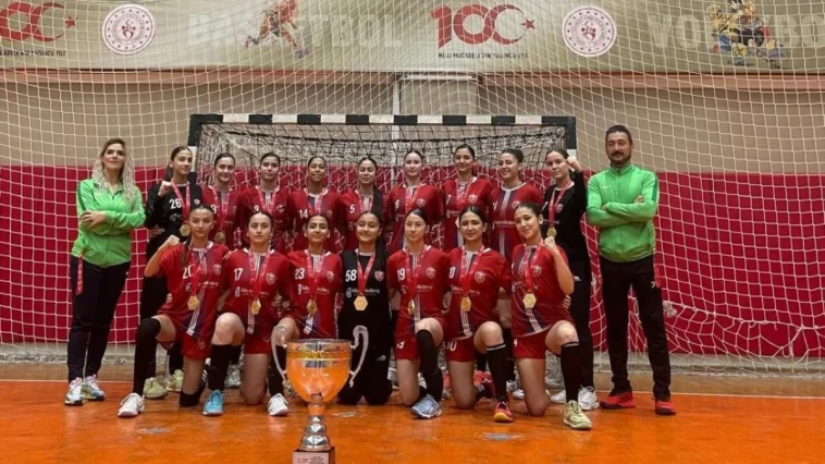 Kocagöz’den yıldız kızlara moral