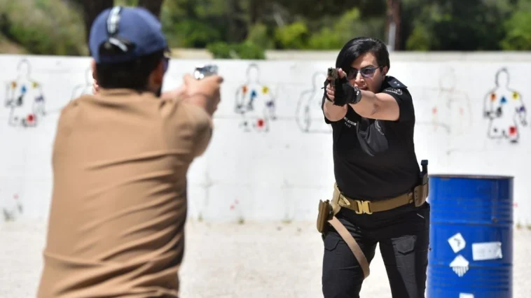 Komiser Nisa, hedefi 12'den vuruyor