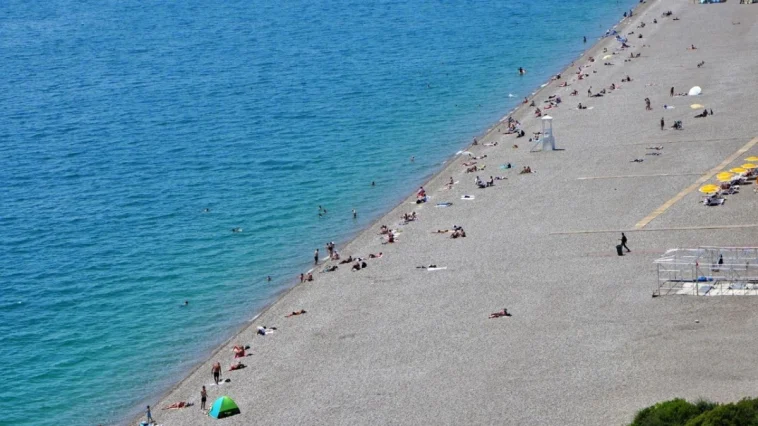 Konyaaltı Sahili’ne akın