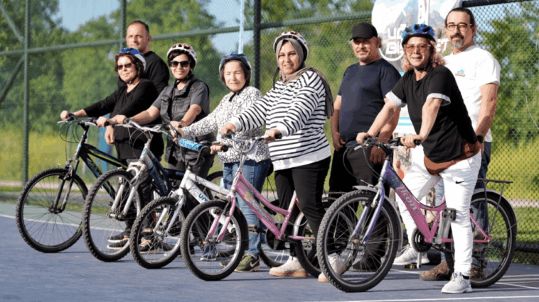 Konyaaltı'nda her yaştan vatandaşa bisiklet eğitimi