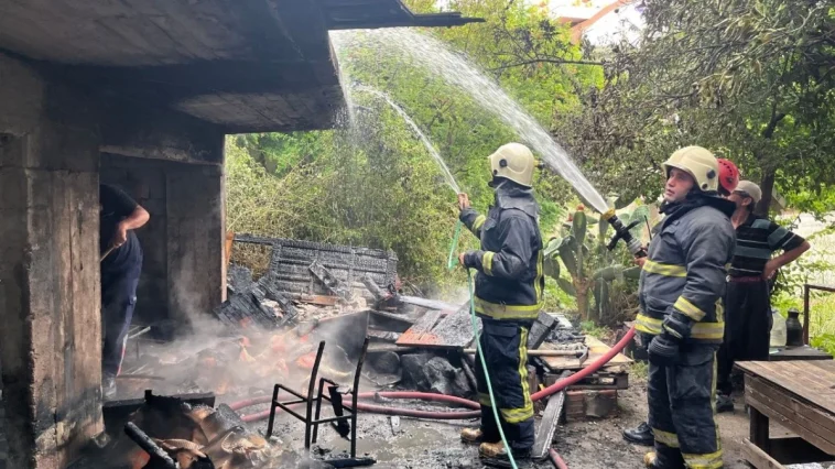 Köy ekmeği sonrası unutulan ateş, yangına yol açtı