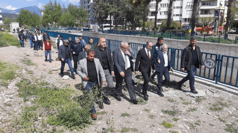 Kumluca'da selden zarar gören köprü açıldı